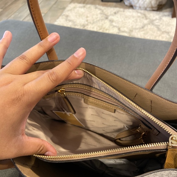 Michael Kors Studio Mercer MK Logo Signature - Picture 8 of 13